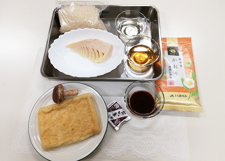 お茶とたけのこの炊き込みご飯の材料（6個分）